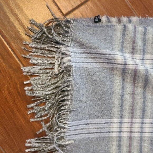 Unbranded Soft Wool Blend Plaid Scarf Gray Blue Tassels Frayed Edge 84" x  28" - Picture 6 of 6